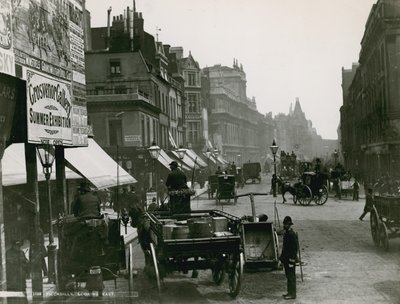 Piccadilly, Londen, kijkend naar het oosten door English Photographer